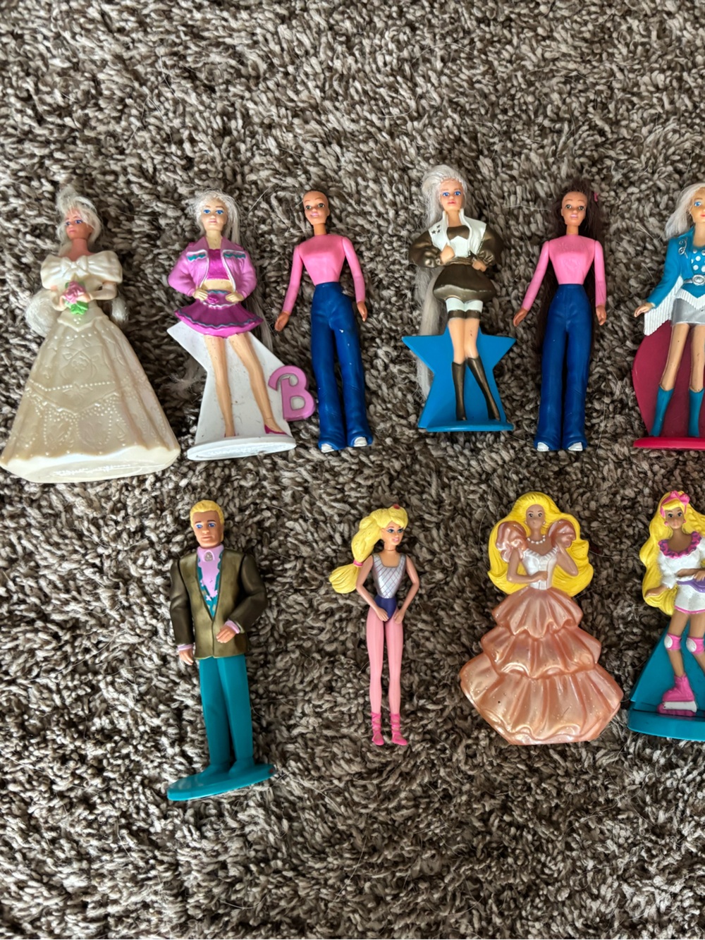 Vintage Barbie figurine Lot -24 - Picture 2 of 4